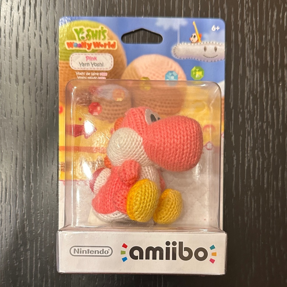 Nintendo amiibo Pink and White Yarn Yoshi